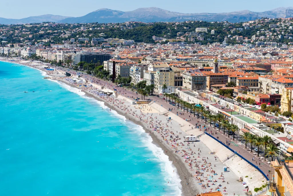 Waar kun je zonnebaden aan de Côte d'Azur?