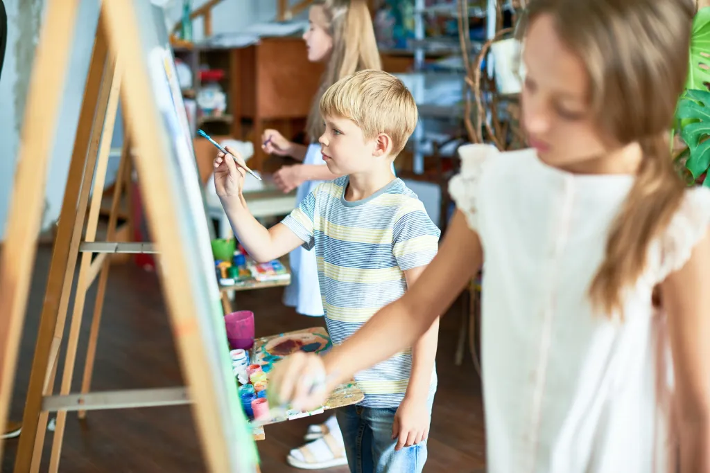 Kindvriendelijke kunst in de Galerie voor moderne kunst