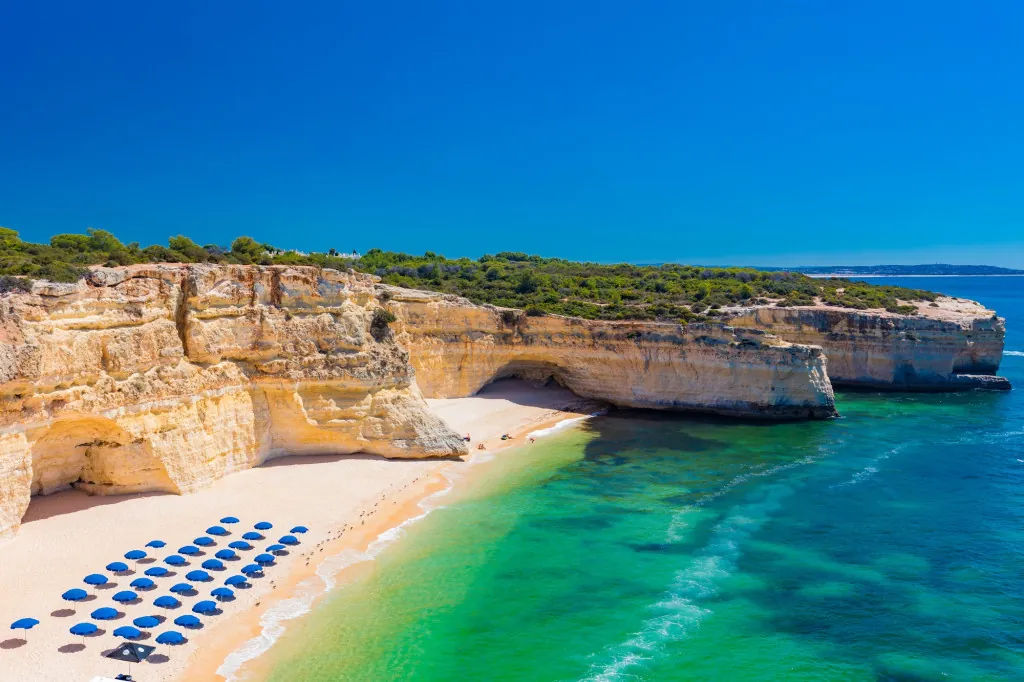 Waarom Praia da Marinha een bezoek waard is