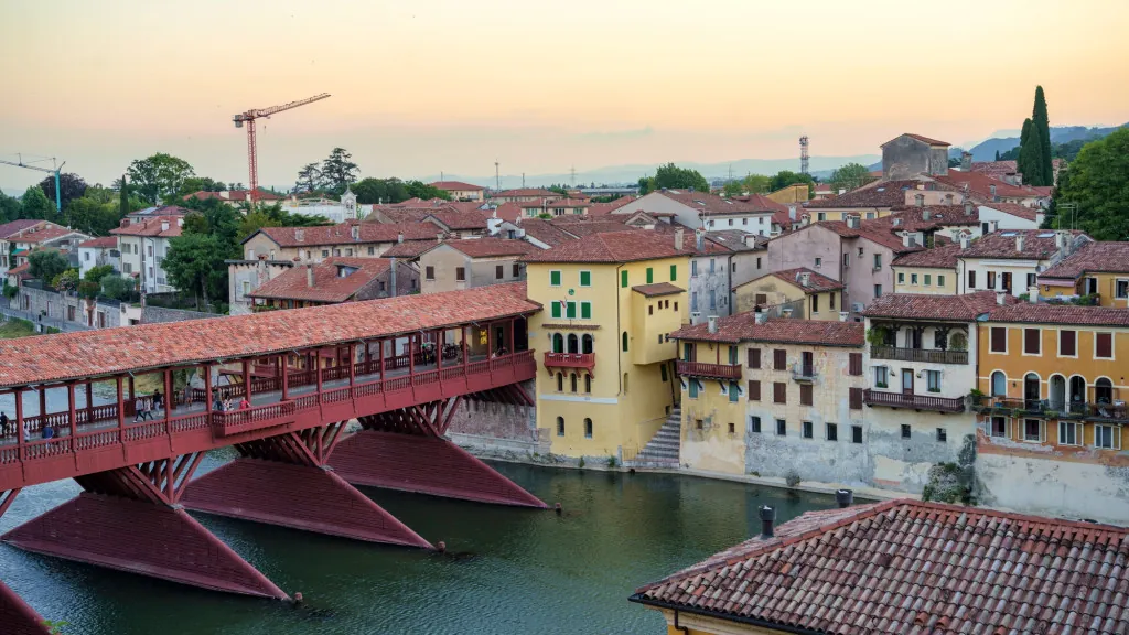 Hoe fiets je over de oude spoorlijn van Trento naar Bassano?