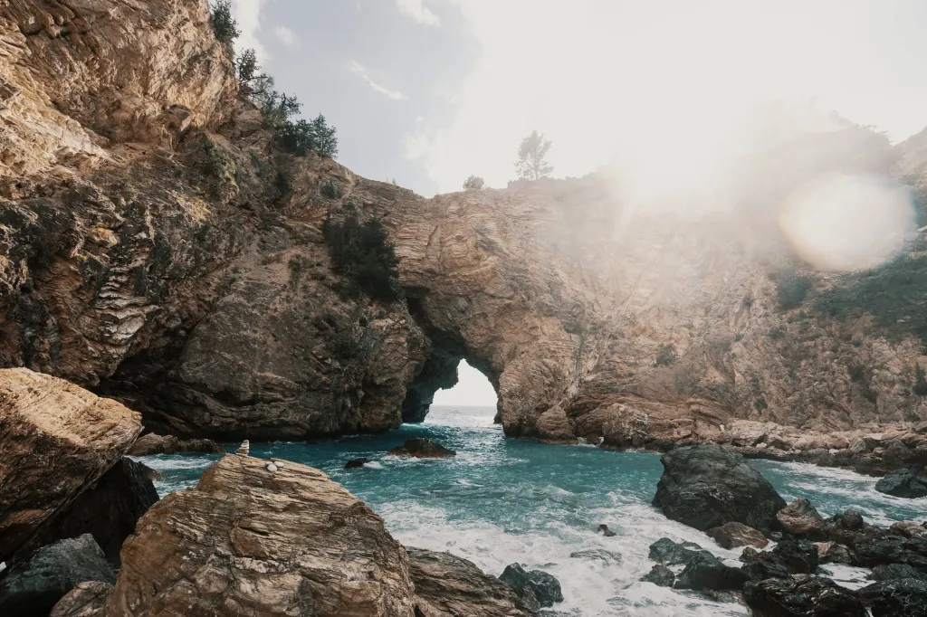 Zijn er georganiseerde tours naar de grotten van Alanya