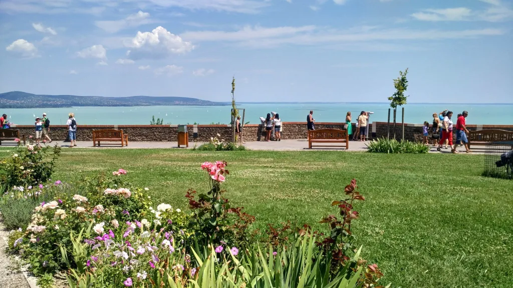 Waarom is het Balatonmeer zo populair in Hongarije?