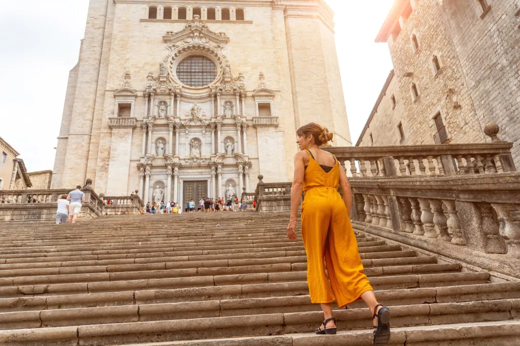 Wat is er te zien in de oude stad van Girona?