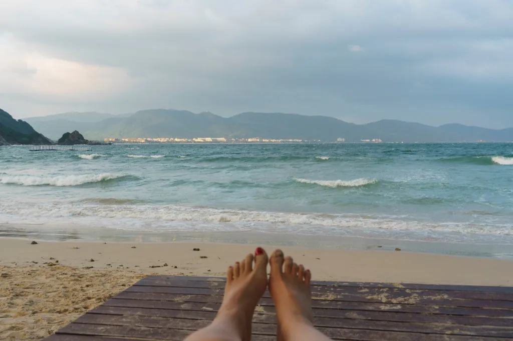 Hoe vind je rust op Nissaki Beach?