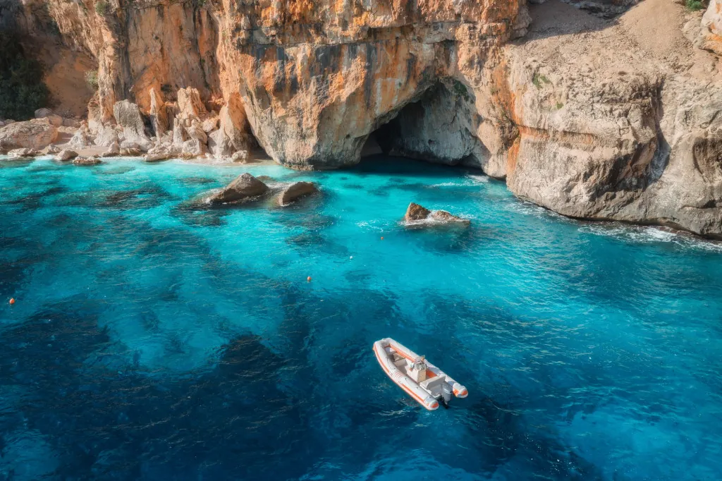 Waar ligt Cala Goloritze op Sardinië?