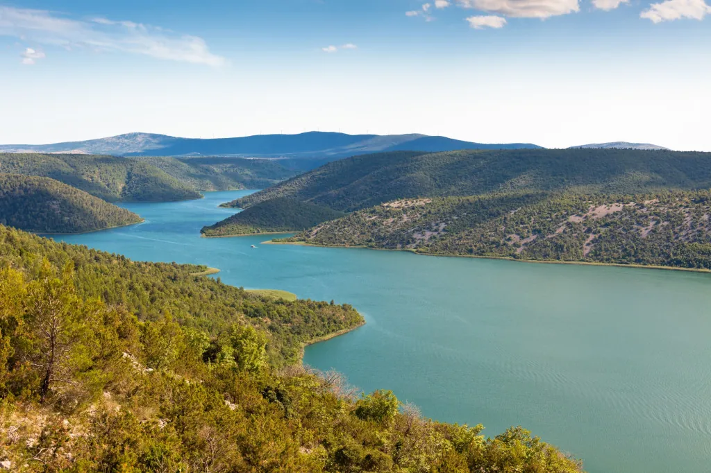 Volg het pad langs de Krka Rivier