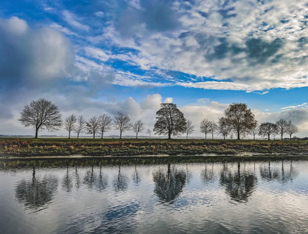 Fietsen langs rivier de Somme in Picardië