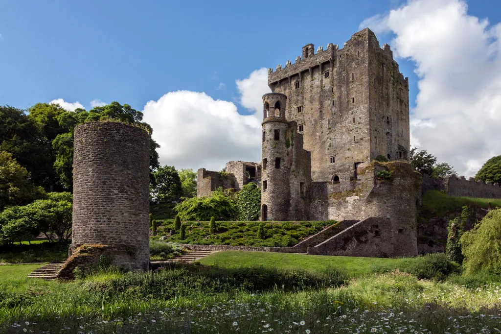Waarom is Blarney-kasteel beroemd om de Blarney-steen?