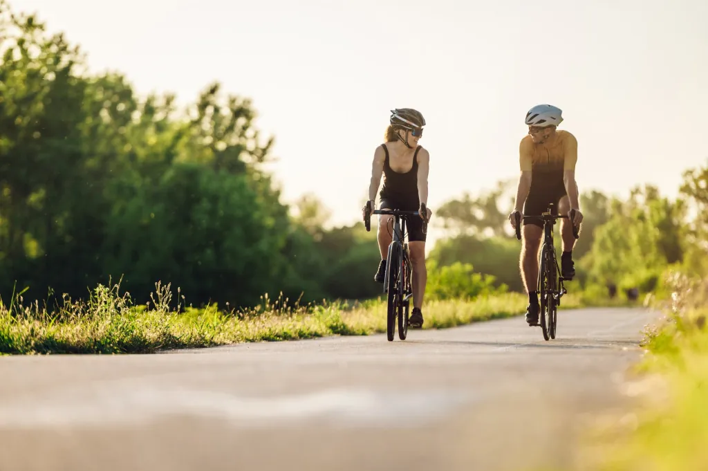 Fietsen door de bossen bij het Lipnomeer