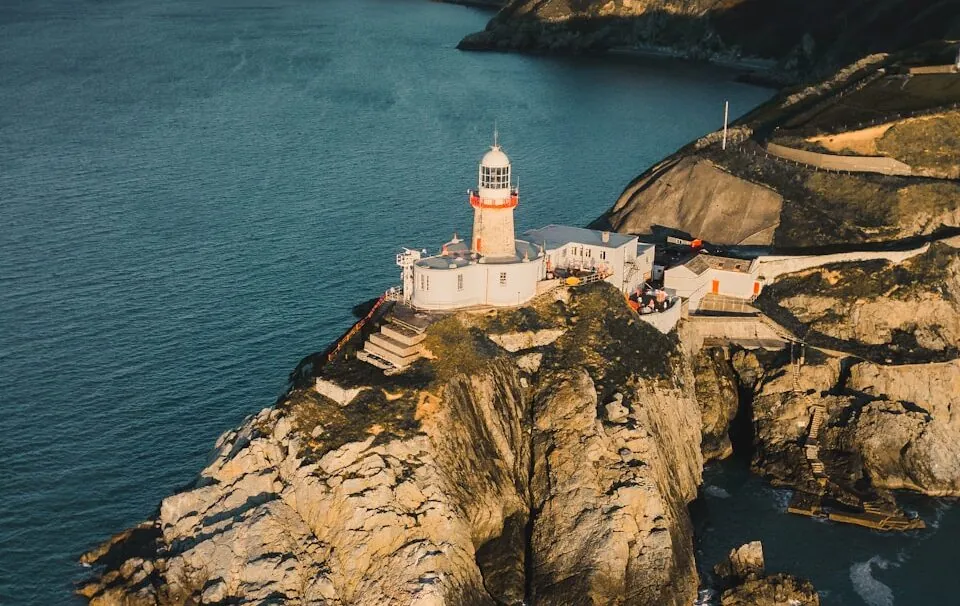 De kliffen van Howth en de vuurtoren wandeling