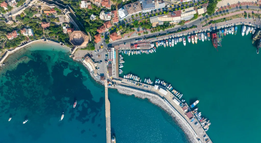 Wat kun je doen rond de oude haven van Alanya
