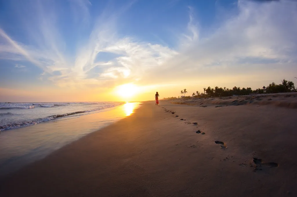 Waar kijk je de zonsondergang op Ermones Beach?