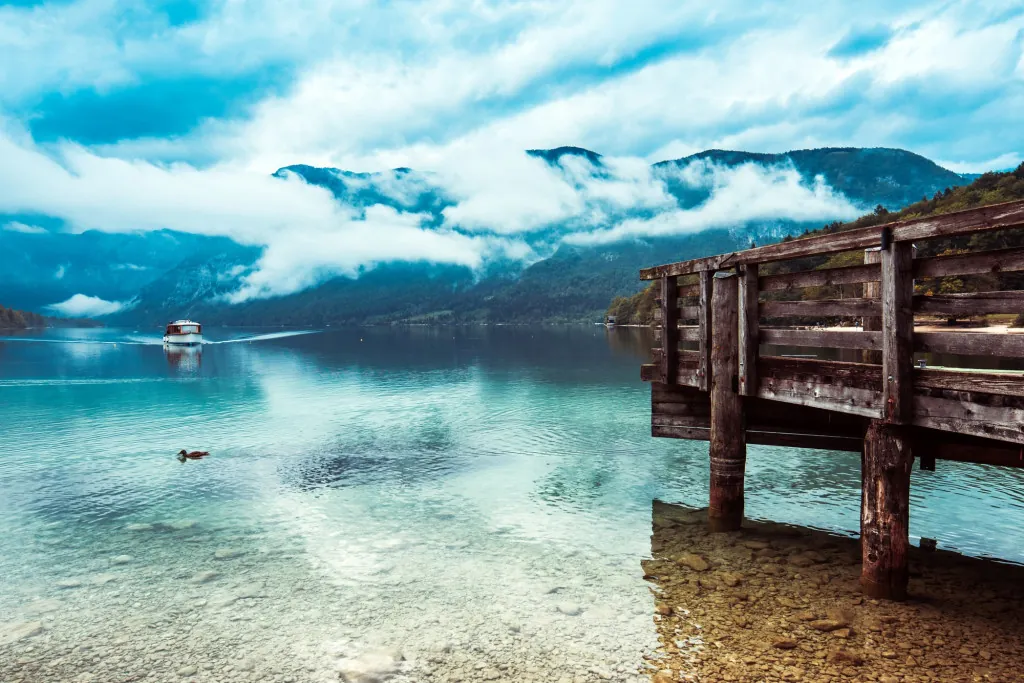 Varen op het Bohinj meer in Triglav Park