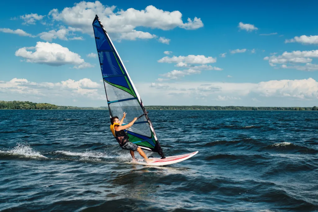 Activiteiten in Nes: winkelen en watersport
