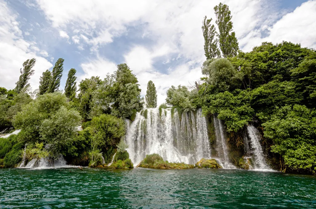 Roski Slap: toegang met spectaculaire waterval