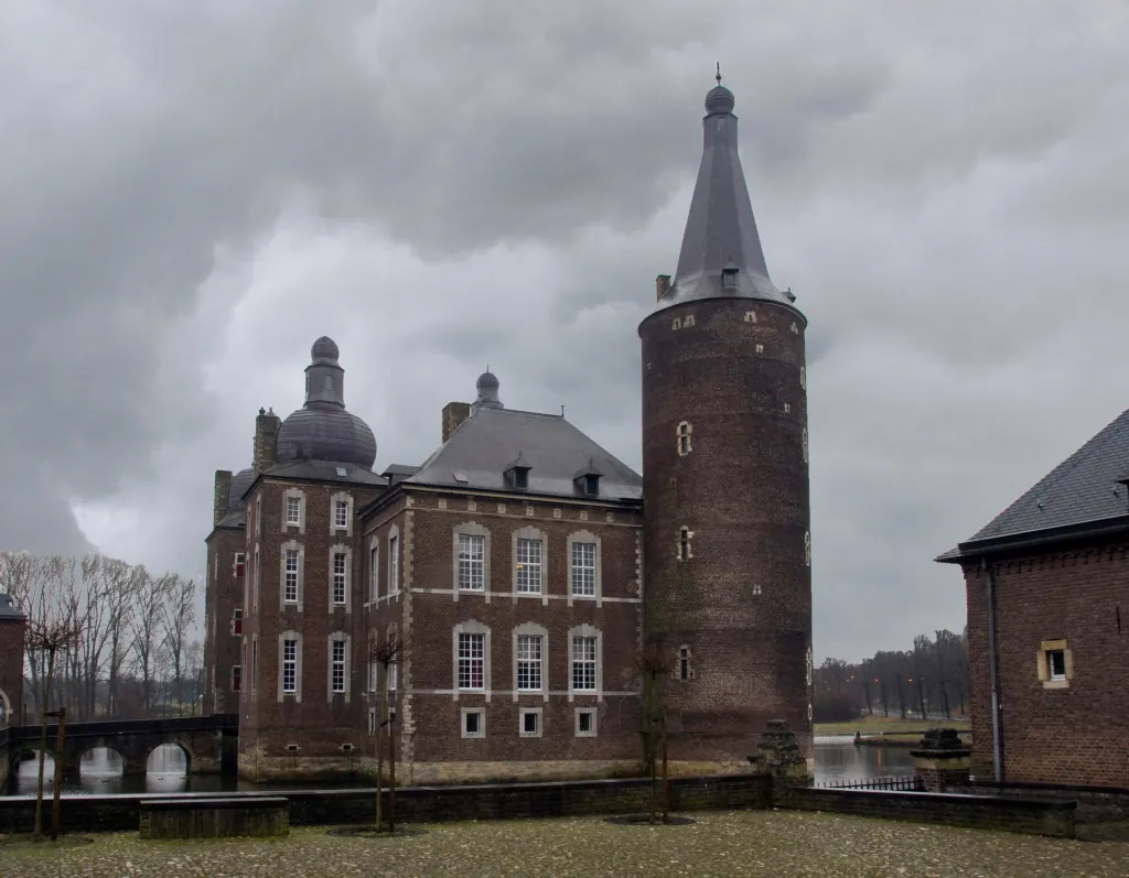 Hoe bezoek je het kasteel van Hoensbroek?