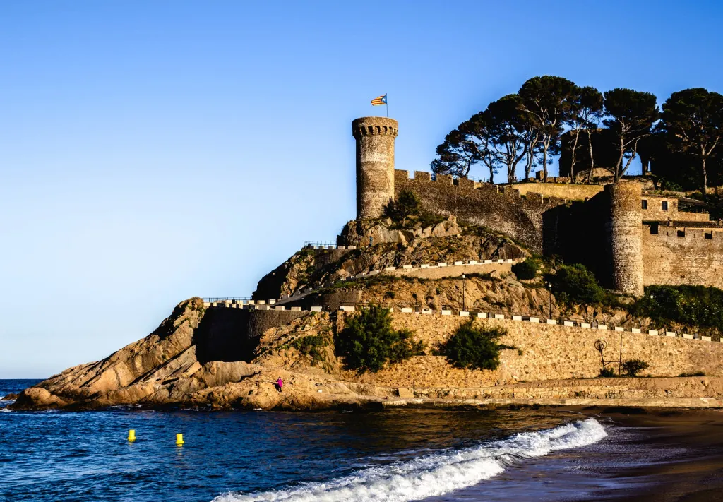 Hoe ziet het kasteel van Tossa de Mar eruit?