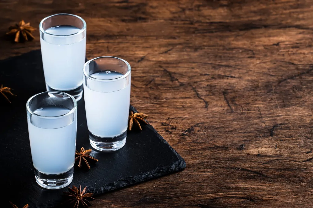 Hoe smaken ouzo en Metaxa?