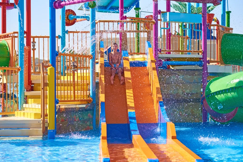 Wat maakt Aqualand's speeltuin geschikt voor alle leeftijden?