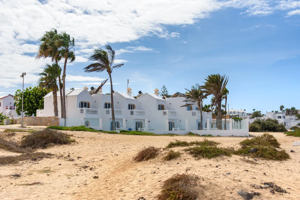 Waar zijn de stranden van Corralejo te vinden?