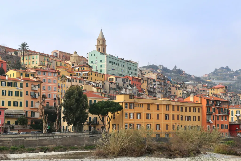 Wat maakt Ventimiglia historisch en levendig?
