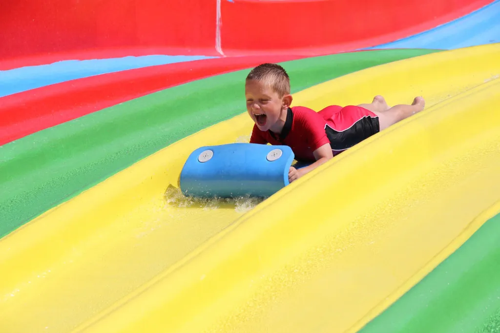 Wateractiviteiten in het Aquapark van Hradec Králové