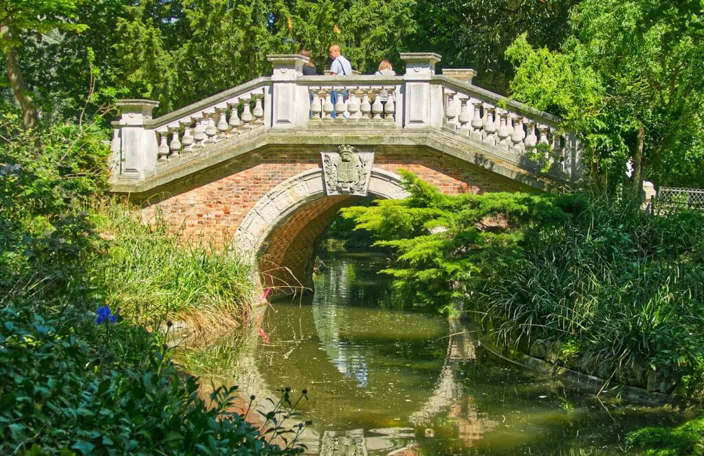 Stadspark in het noordoosten van Parijs