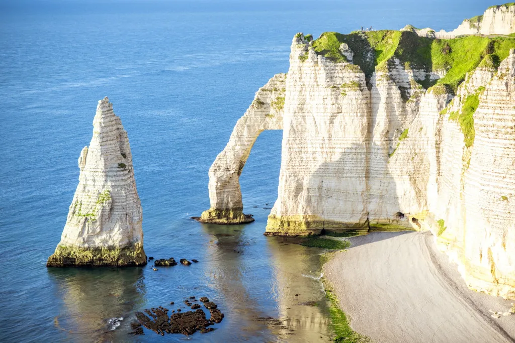 Wandelen bij de krijtrotsen in Etretat
