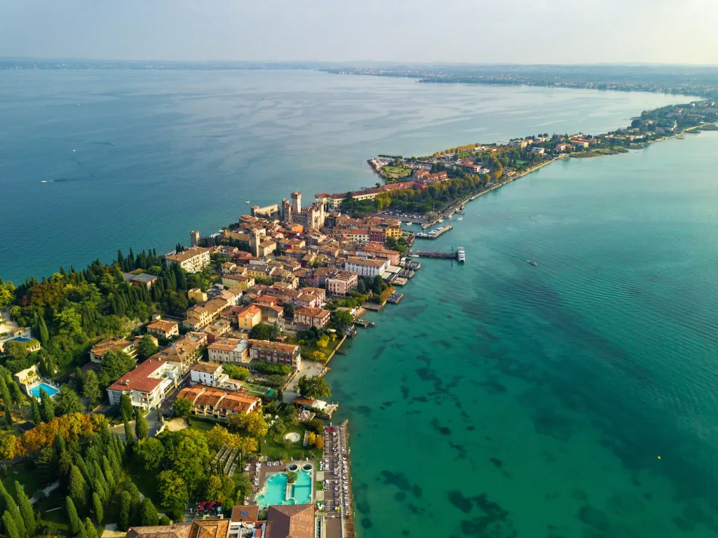 Uitzicht vanaf de Sirmione-brug