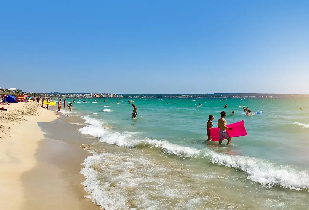 Waarom is Playa de Levante ideaal voor kinderen?