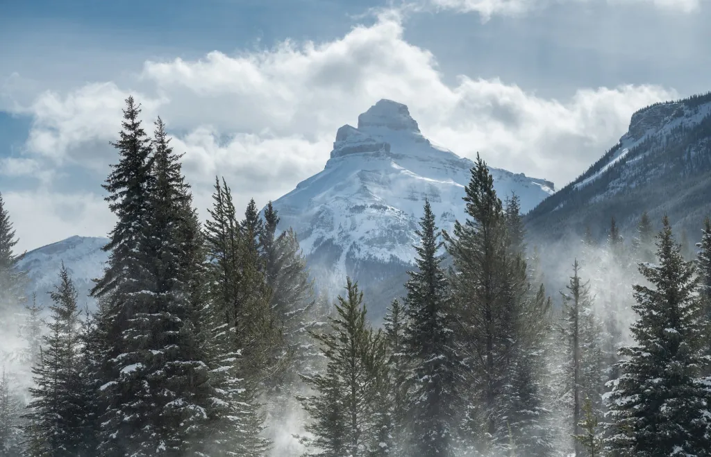 Hoe vermijd je drukte bij bekende trekpleisters in Alberta