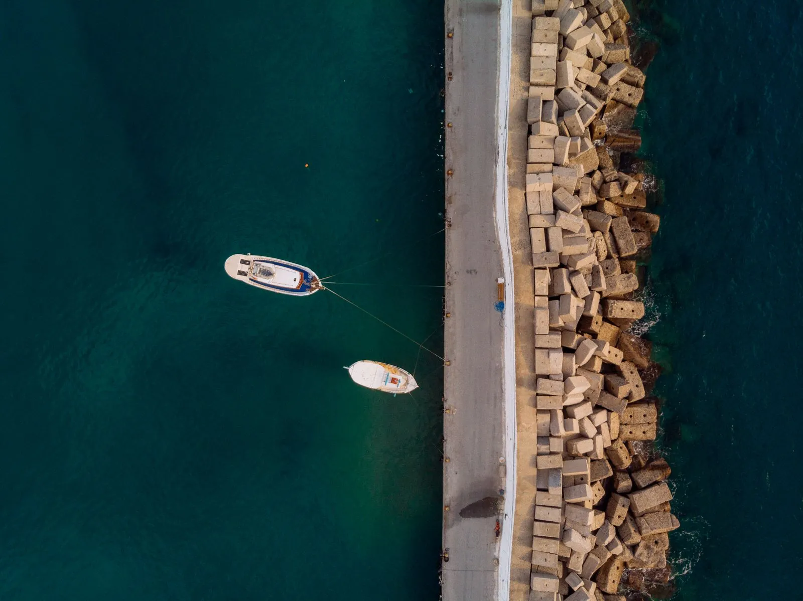 De verborgen charme van het dorpje Loutro