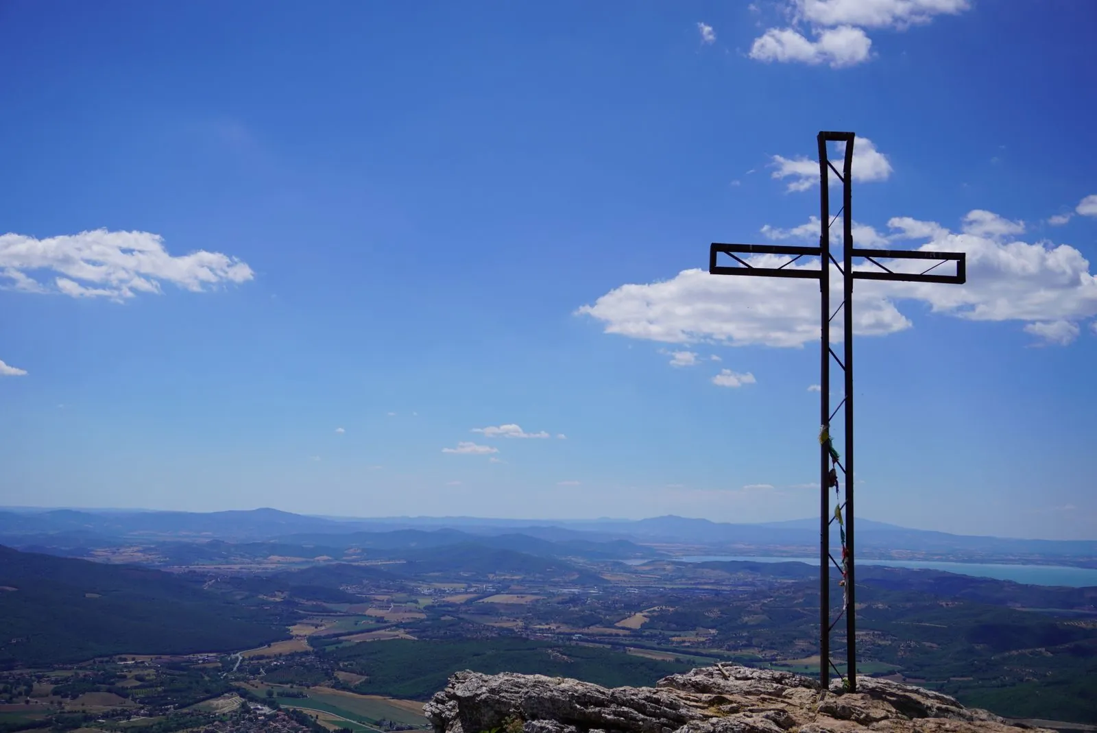 Wandelen naar de top van de Monte Rufeno voor een  uitzicht