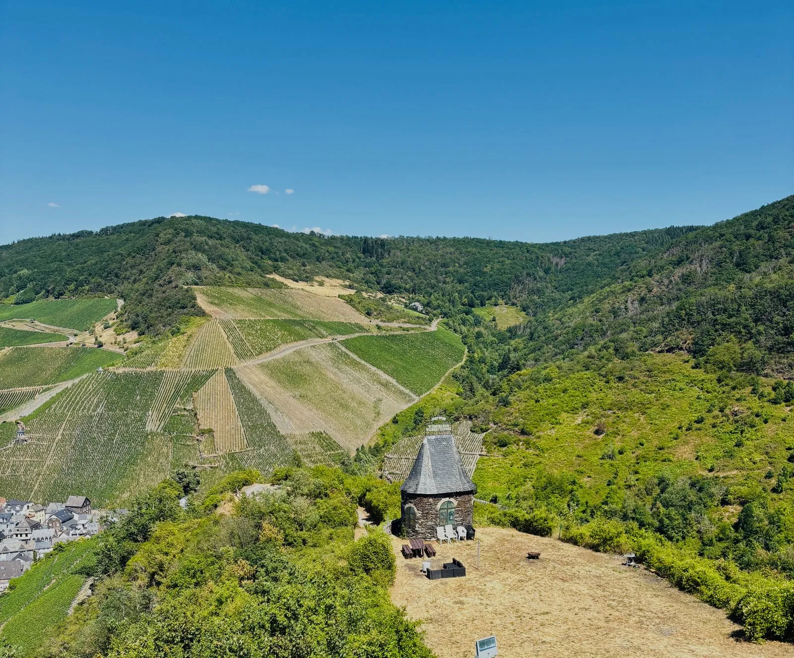 Wijnproeven in Bernkastel-Kues wijngaarden
