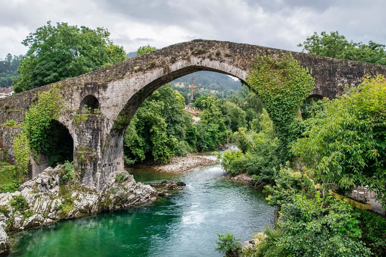 De indrukwekkende Romeinse brug van Cangas de Onís