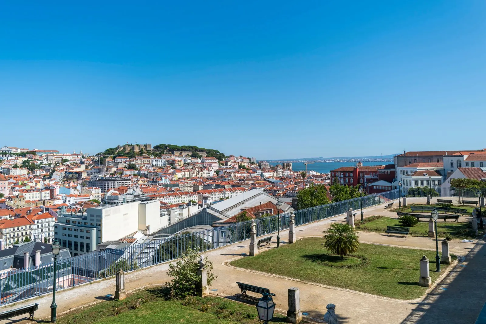 Het uitzicht op de Taag vanaf kasteel São Jorge