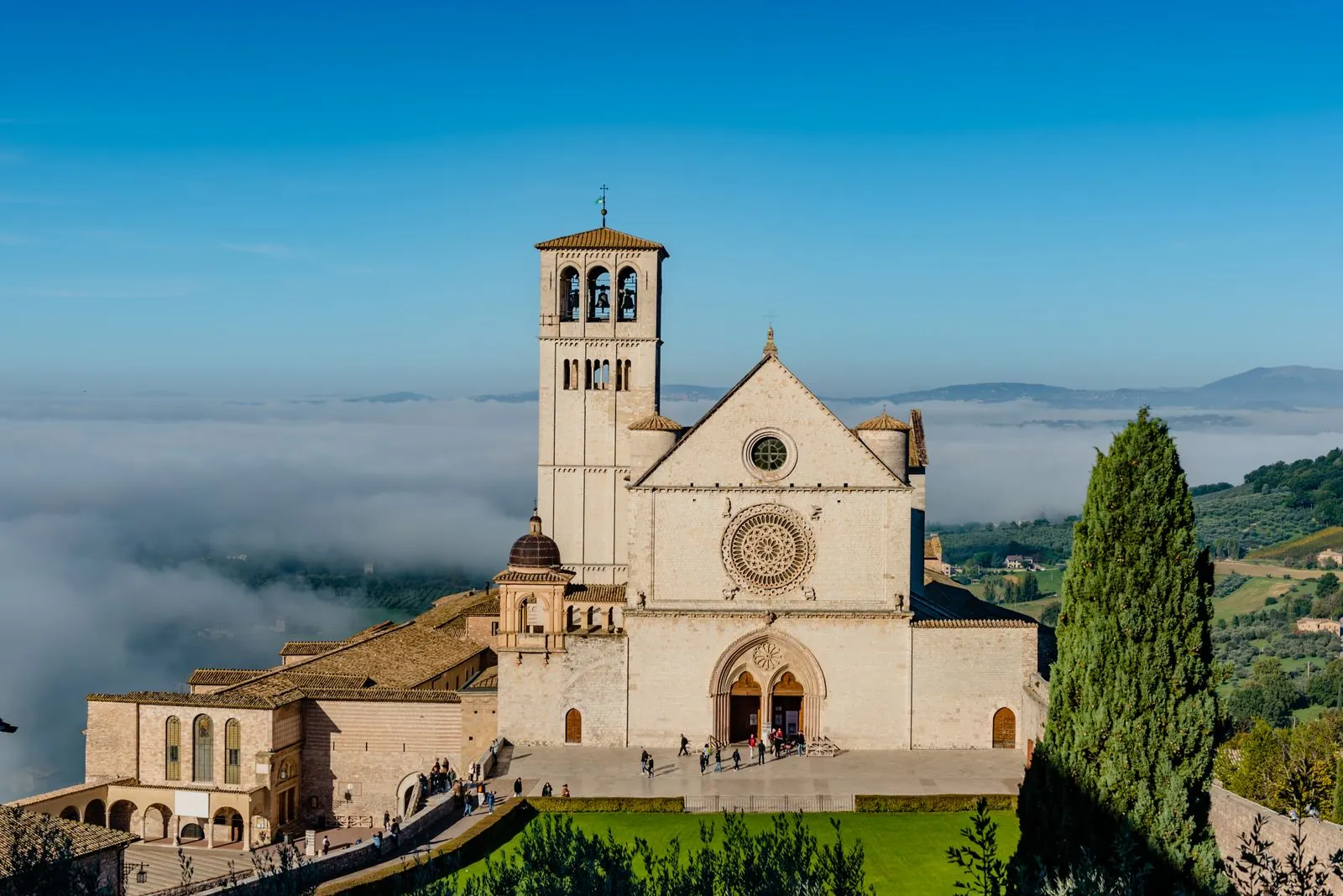 De betoverende basiliek van San Francesco in Assisi