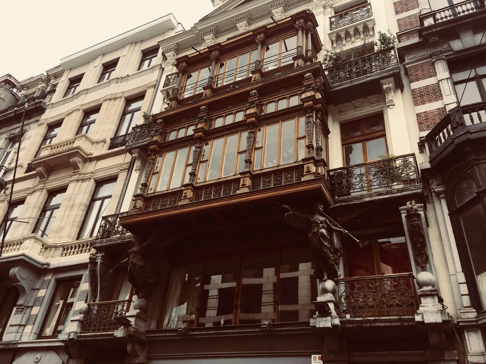 Art Nouveau architectuur in Sint-Gillis verkennen