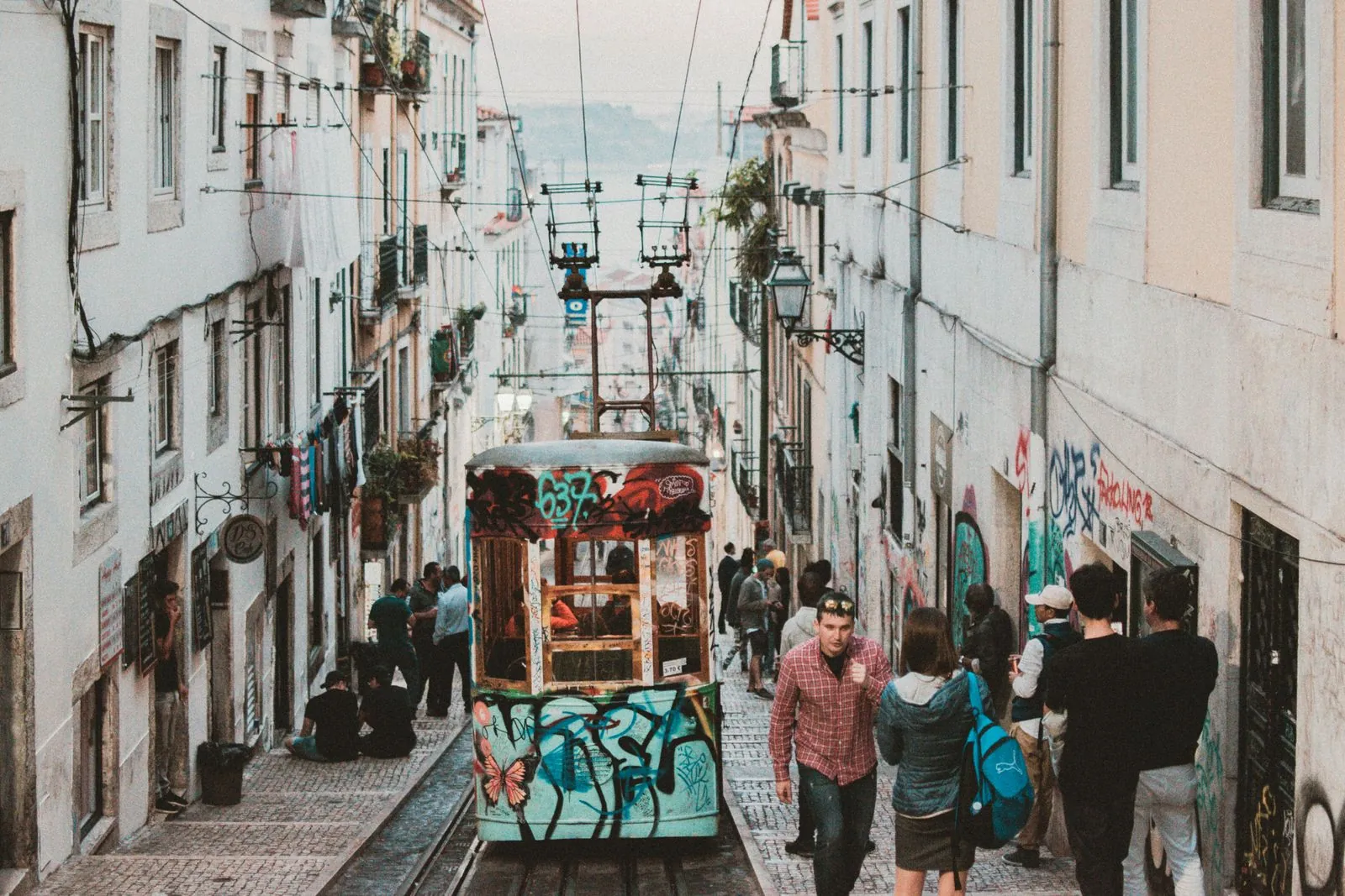 De spannende rit met de kabelbaan van Bairro Alto