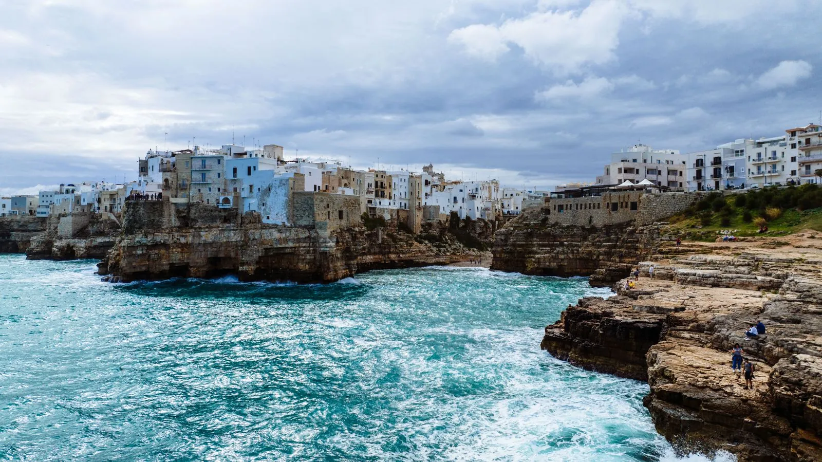 Kustlijn van Polignano a Mare: een strandparadijs