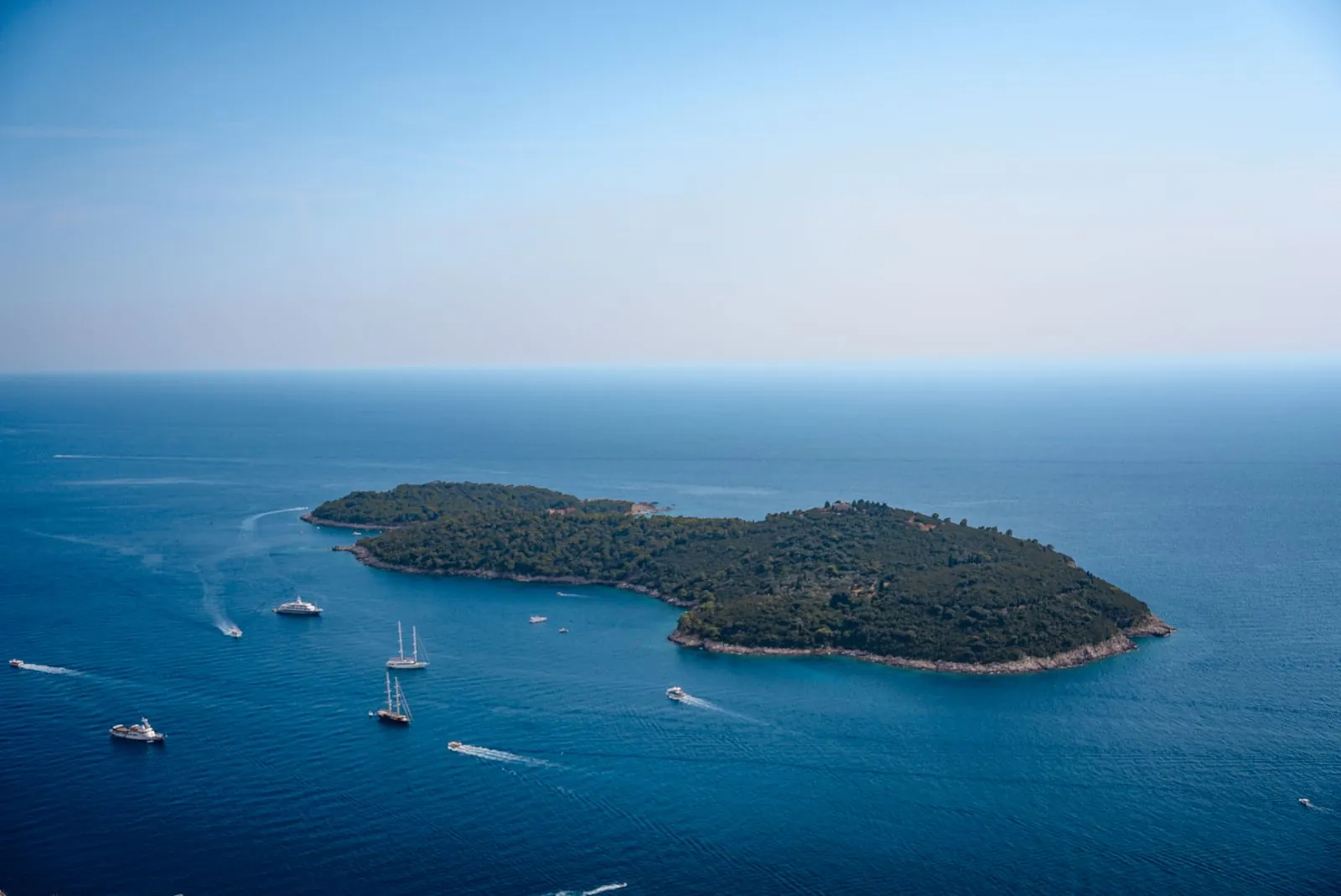 Zeilen rond het eiland Mljet