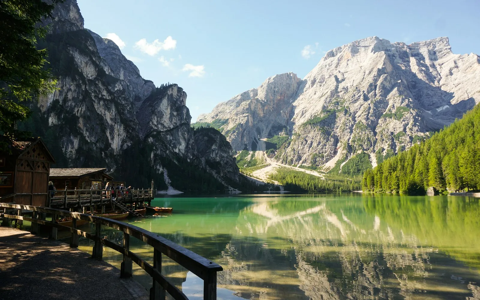 Waar kun je ontspannen wandelen bij het Pragser Wildsee?