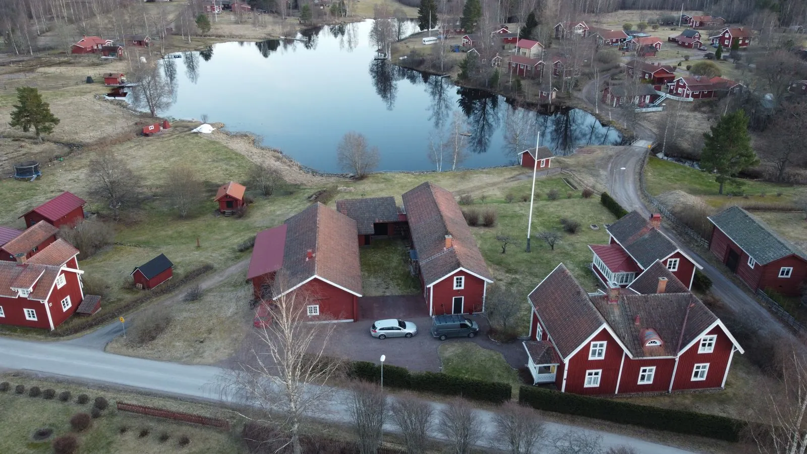 Midzomernacht vieren in het traditionele dorp Norrfällsviken