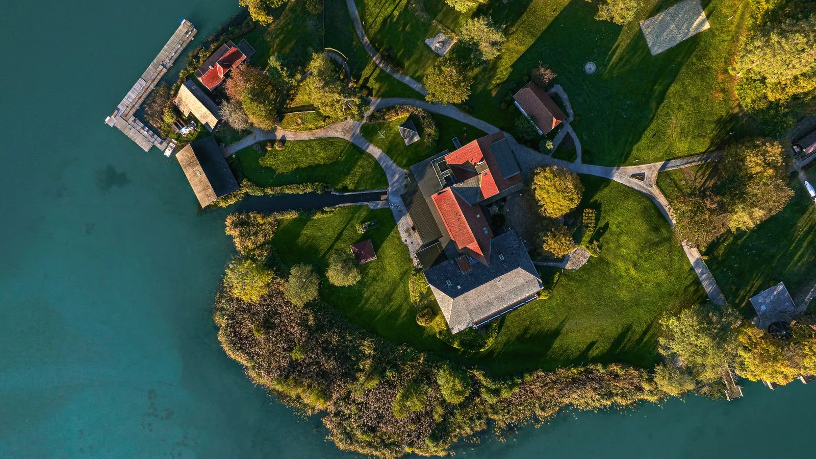 De historische kastelen aan de oevers van de Faaker See
