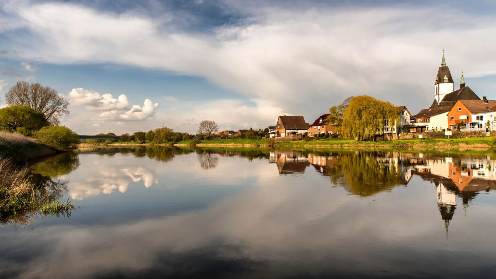 Fietsen langs de rivier de Ems