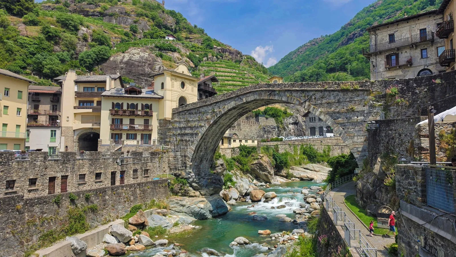 Beklimming naar het bergdorp Gressoney-Saint-Jean