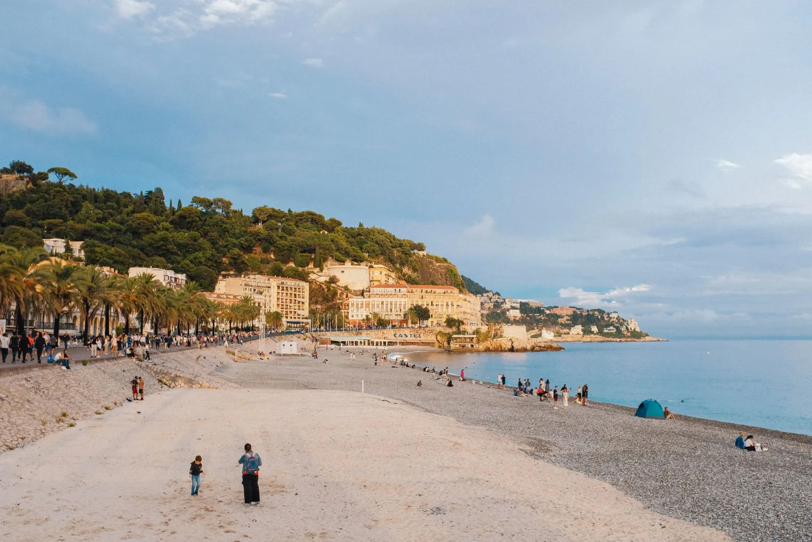 Wat zijn kindvriendelijke stranden in Nice