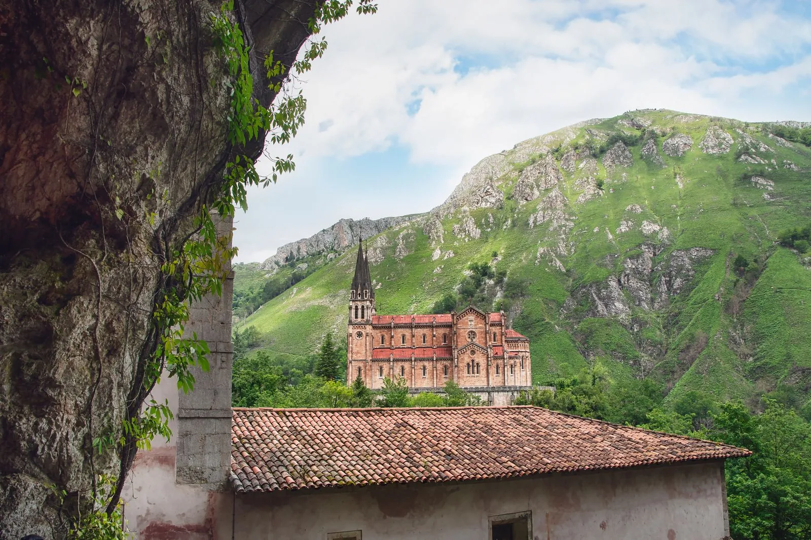 Ontdek de basiliek van Covadonga in Cangas de Onís