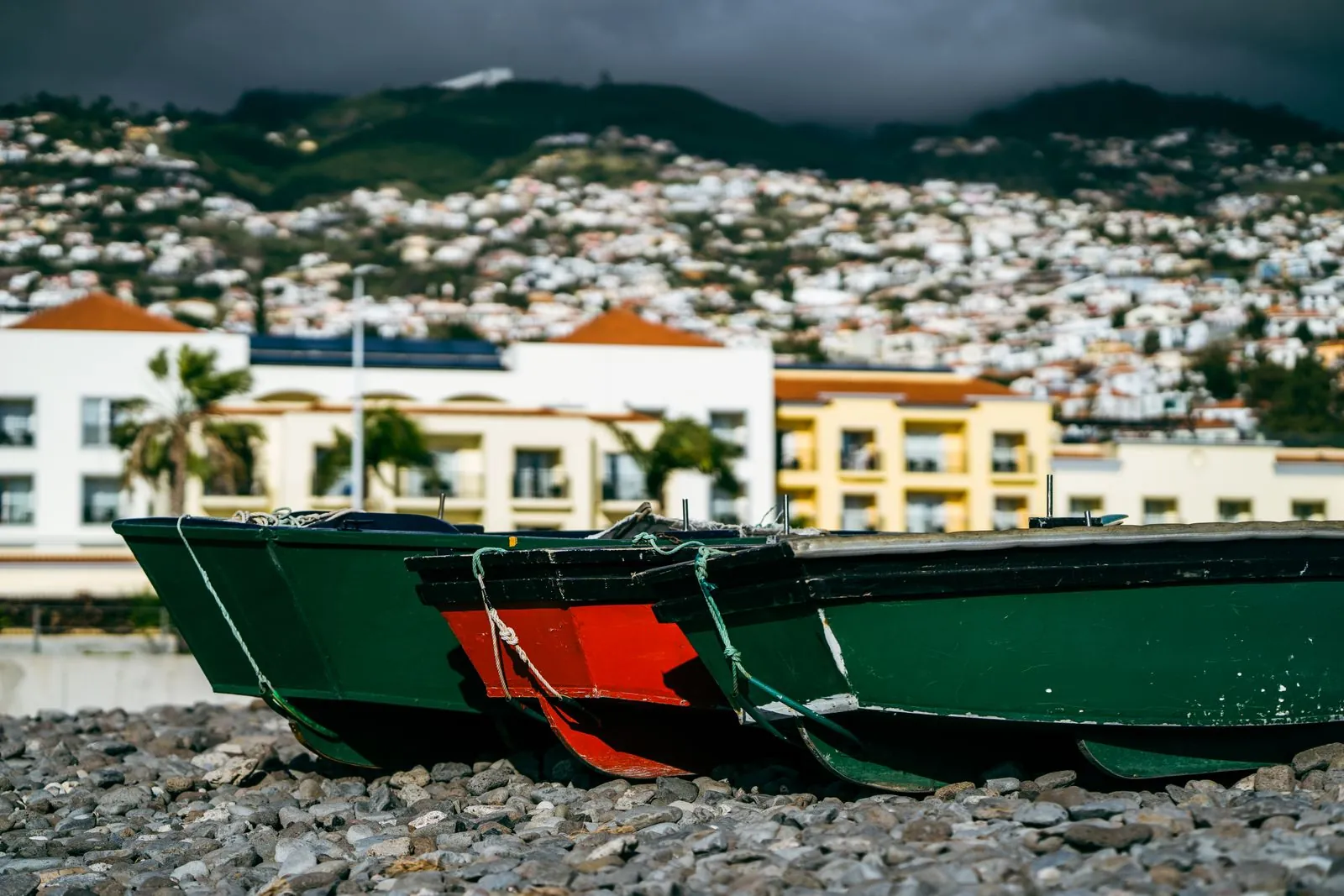 Zijn er kindvriendelijke stranden of zwemplekken in Funchal