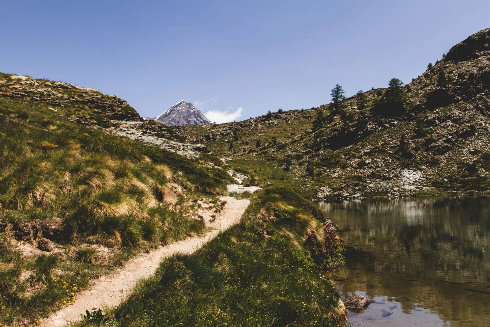 Wandelen rond het magische meer van Cignana